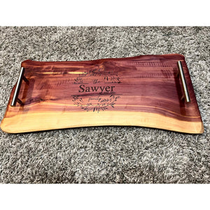 Unbox joy and warmth with our Christmas gift idea – a personalized cedar cheese board for festive celebrations.